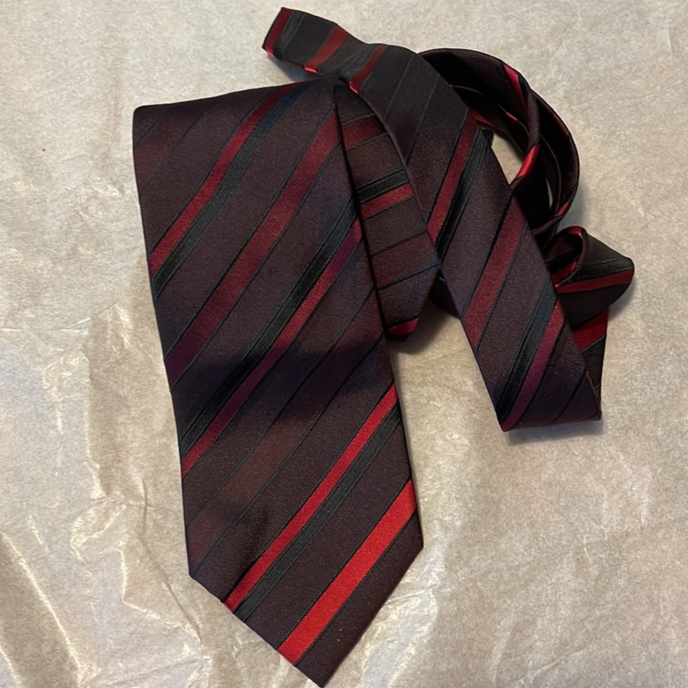 Used tie - Picture 6 of 11